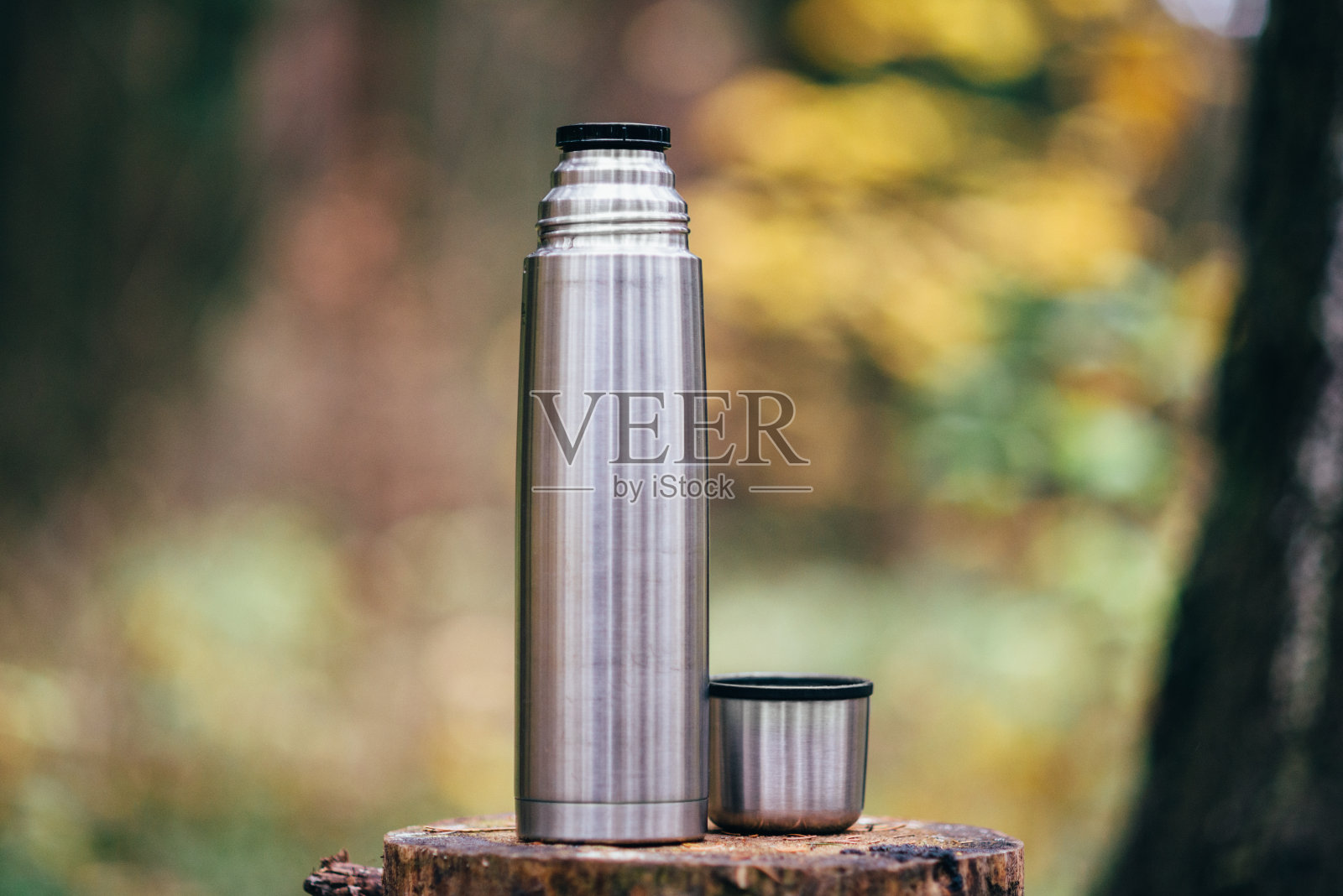 封闭的绝缘饮料容器照片摄影图片