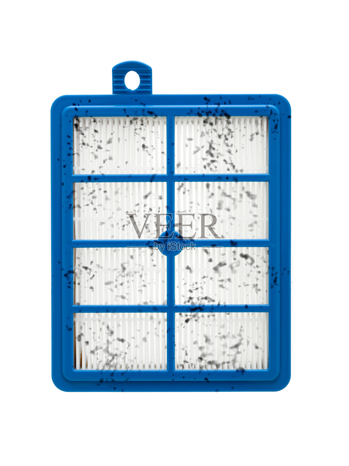 肮脏的被宠坏的用过的纸空气过滤器在一个塑料的情况下清洁灰尘，旧的可更换的汽车备件隔离在白色背景前视图。照片摄影图片