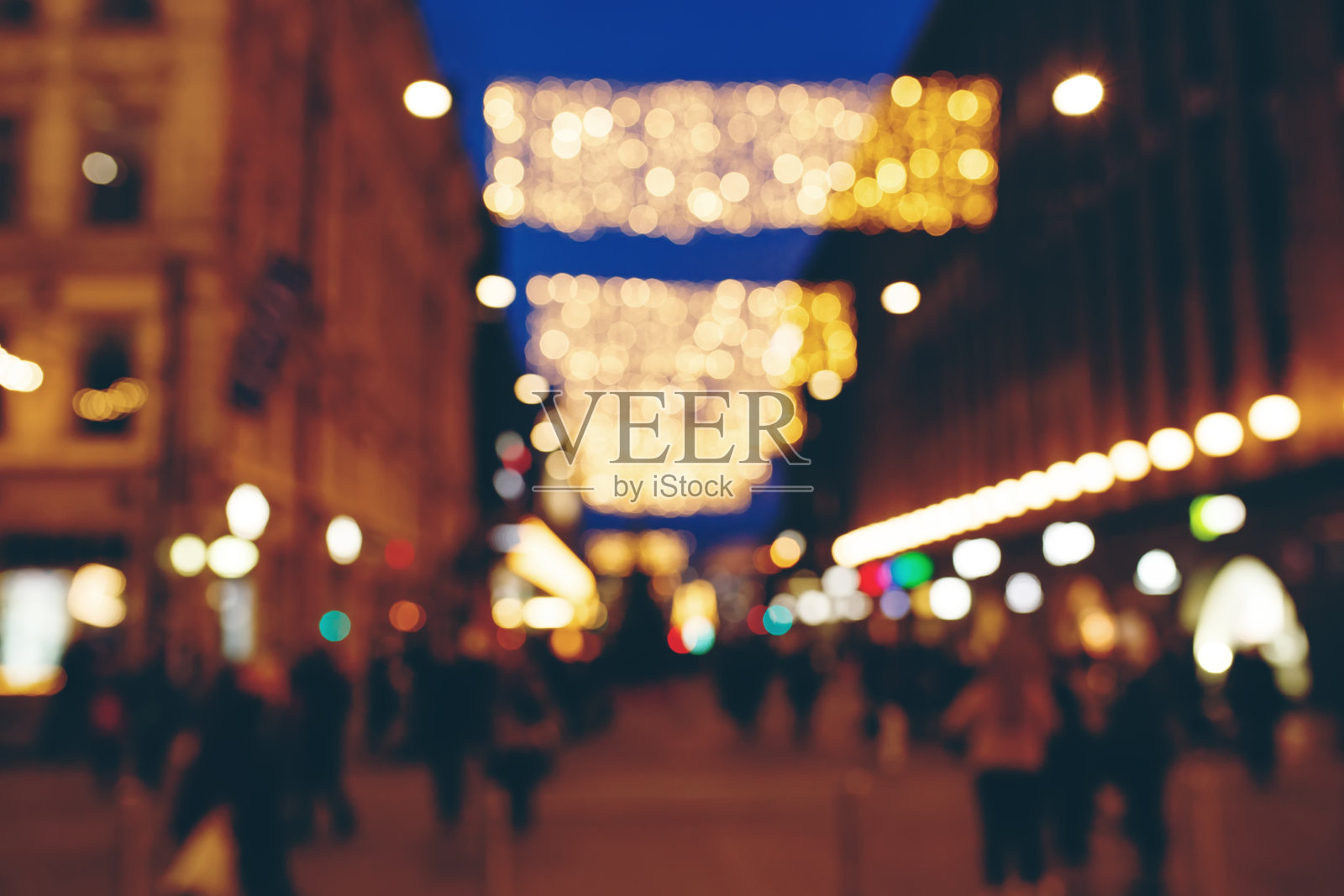 散焦新年圣诞节日灯和街道照明照片摄影图片