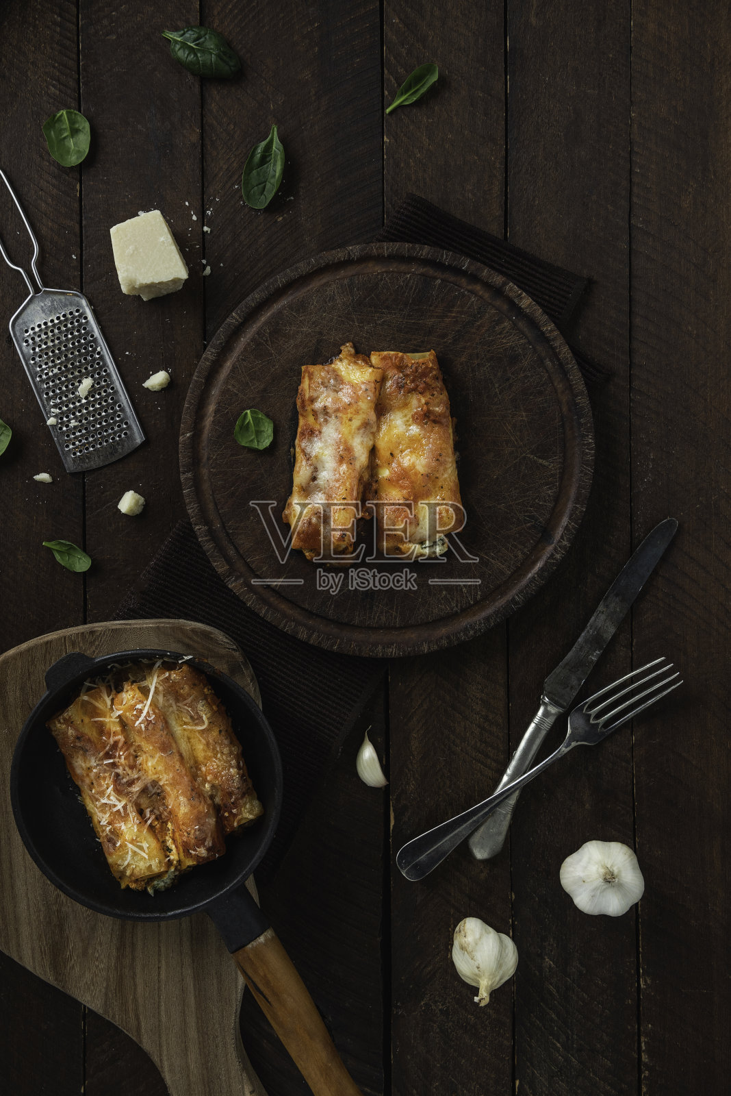 意大利乳清干酪和菠菜Cannelloni照片摄影图片