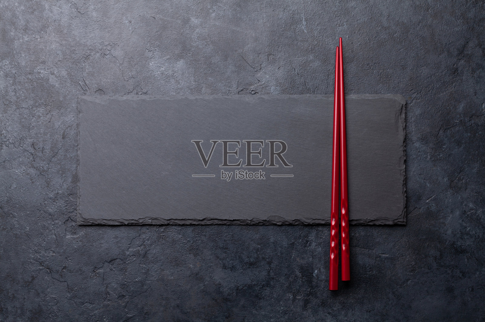 用石头盘子和筷子做寿司和做寿司照片摄影图片