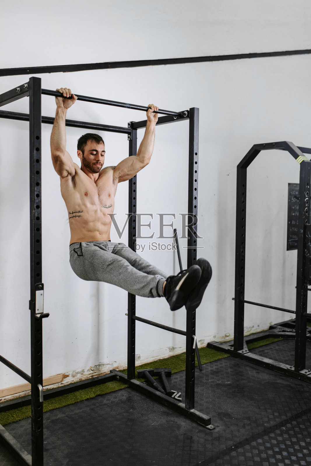 在健身房里照片摄影图片