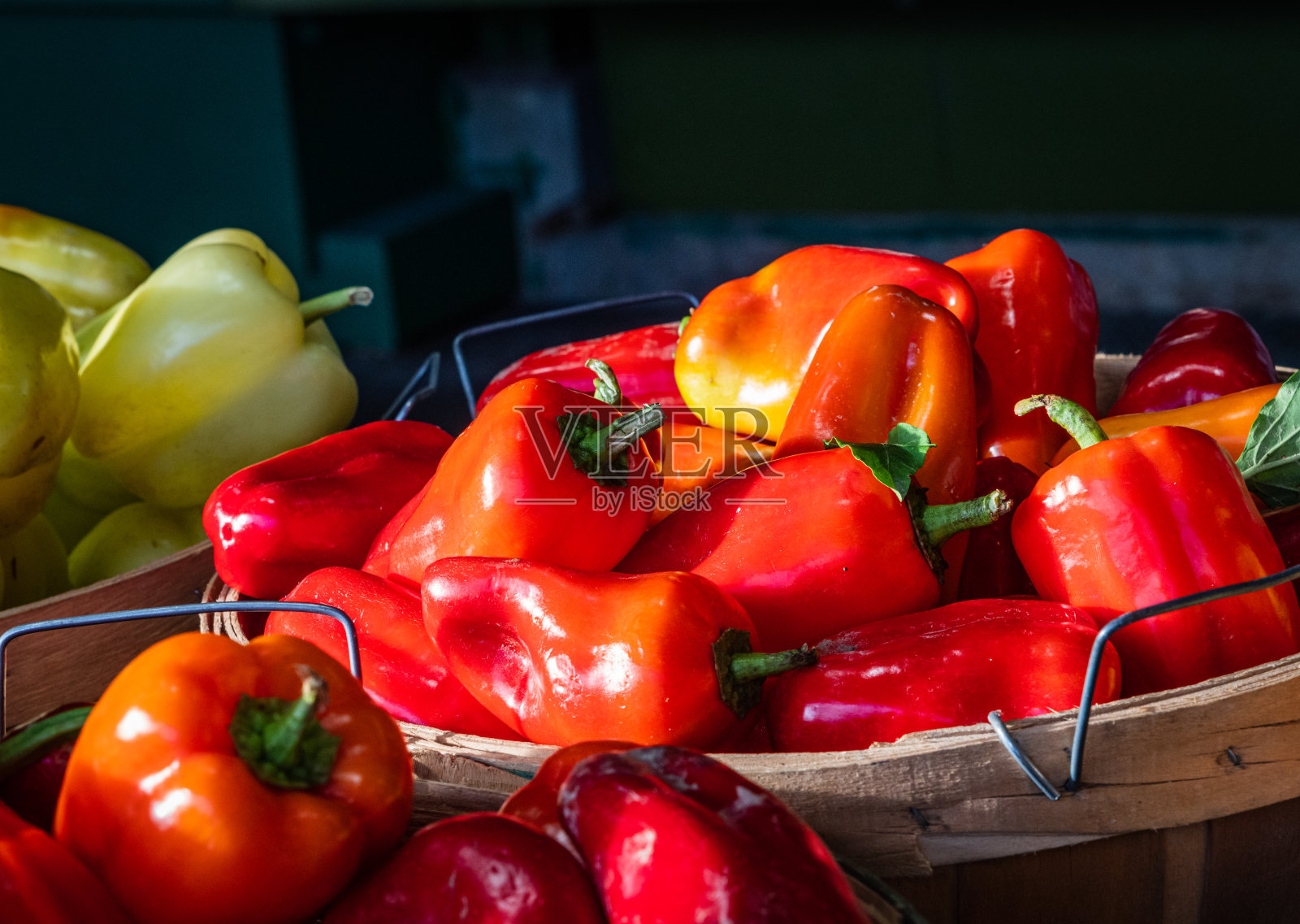 辣椒在阳光下照片摄影图片