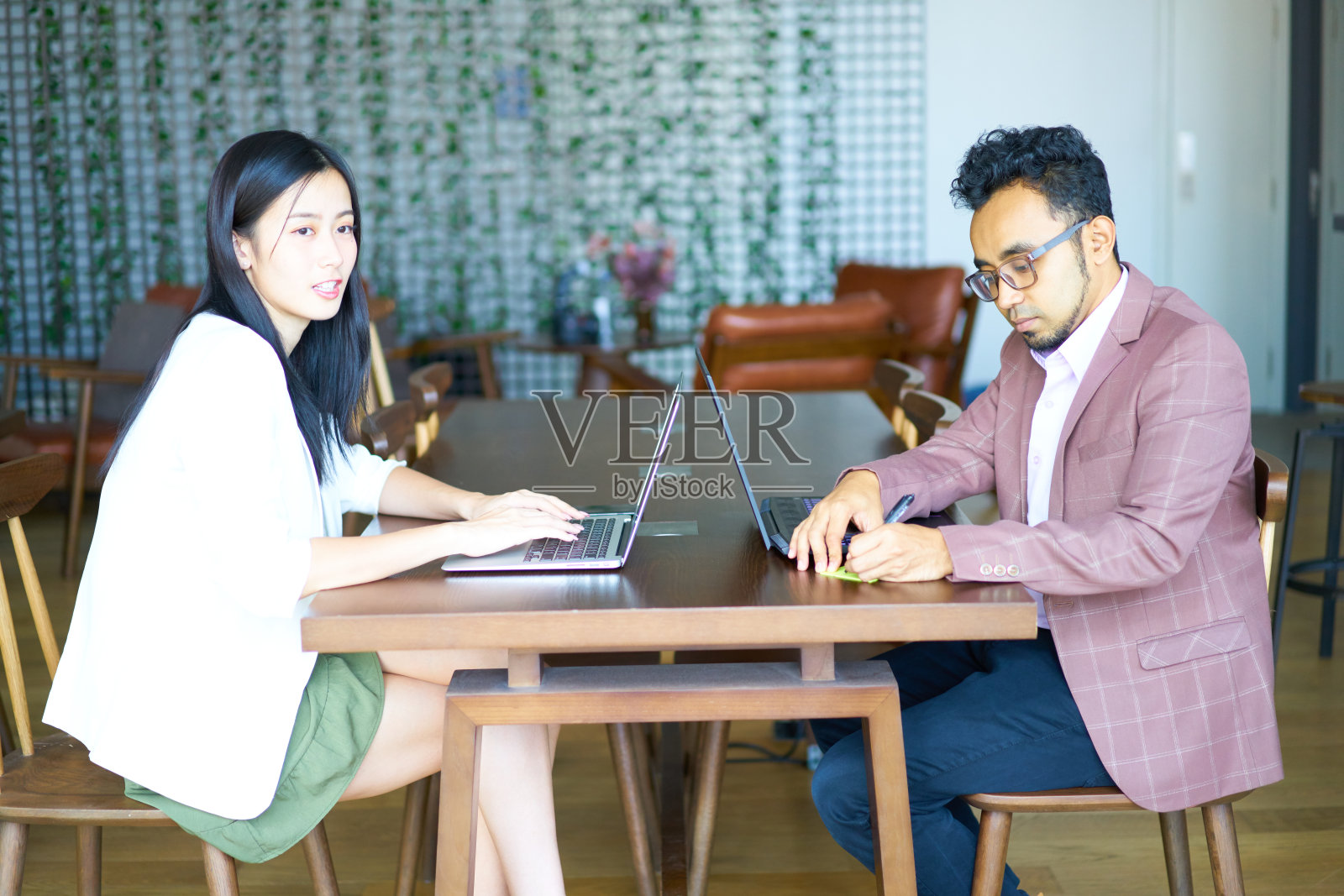 因果关系的商务会议照片摄影图片