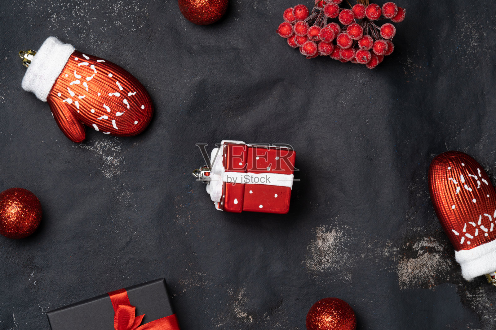 黑色的背景是圣诞节的购物场所照片摄影图片