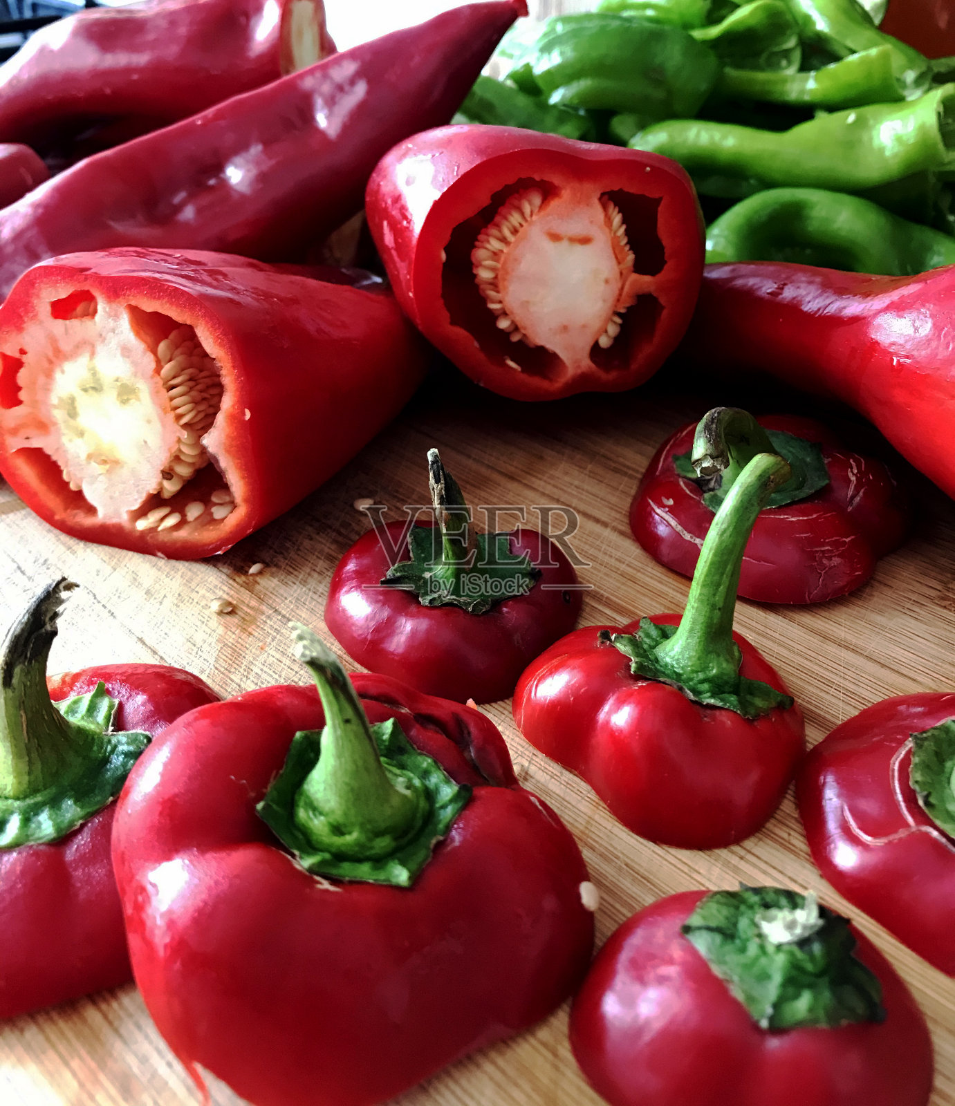 红辣椒的横切面，特写照片摄影图片