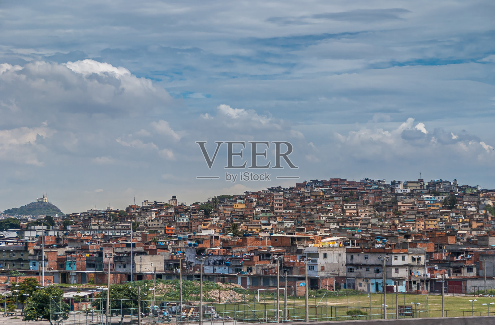 巴西里约热内卢北部的高密度住宅。照片摄影图片