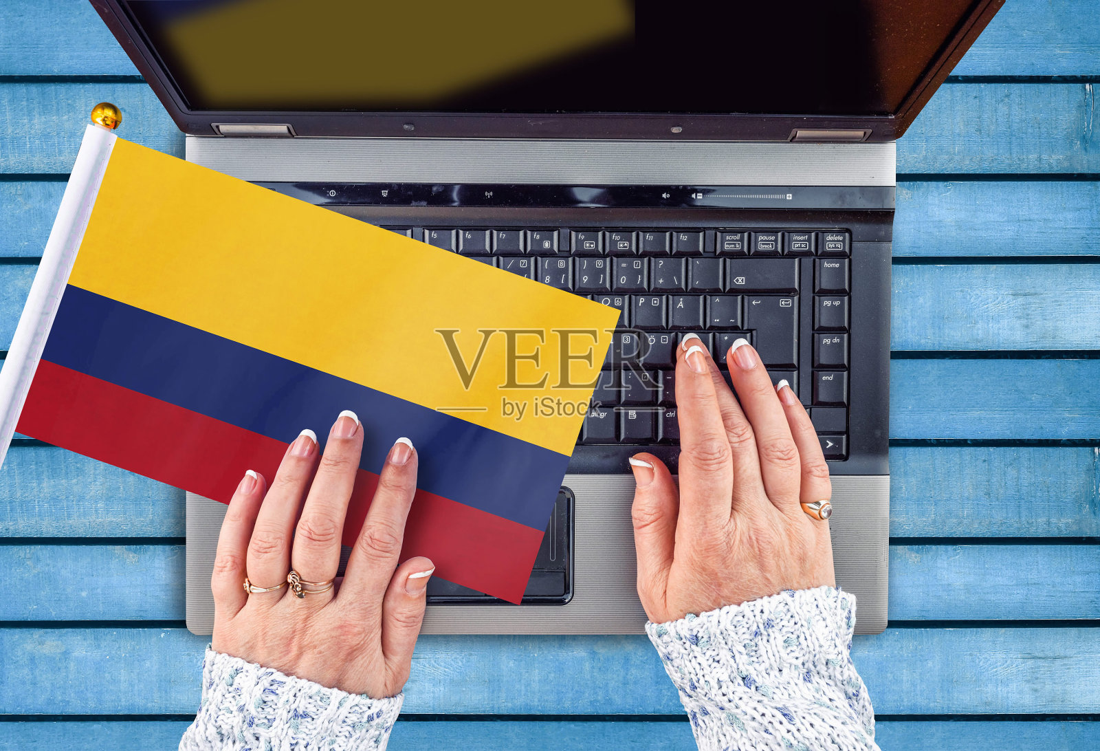 电脑上的哥伦比亚国旗照片摄影图片