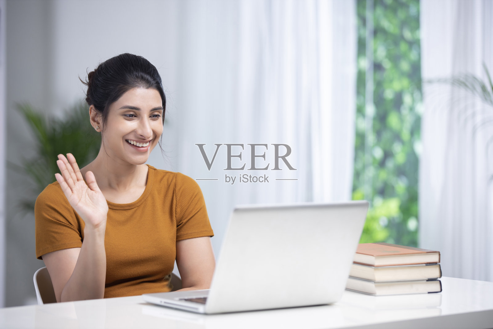 年轻女子-库存照片照片摄影图片