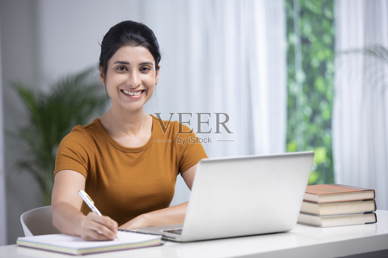 年轻女子-库存照片照片摄影图片