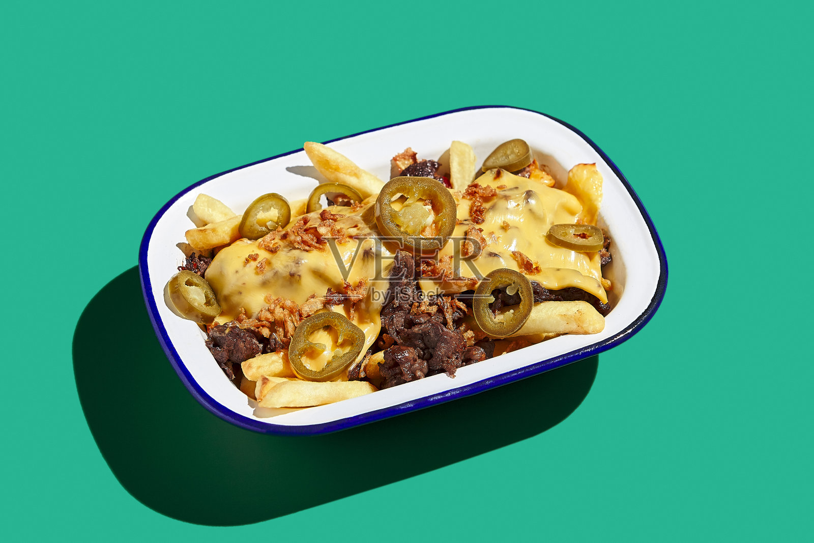 芝加哥芝士牛排薯条配鸡肉照片摄影图片