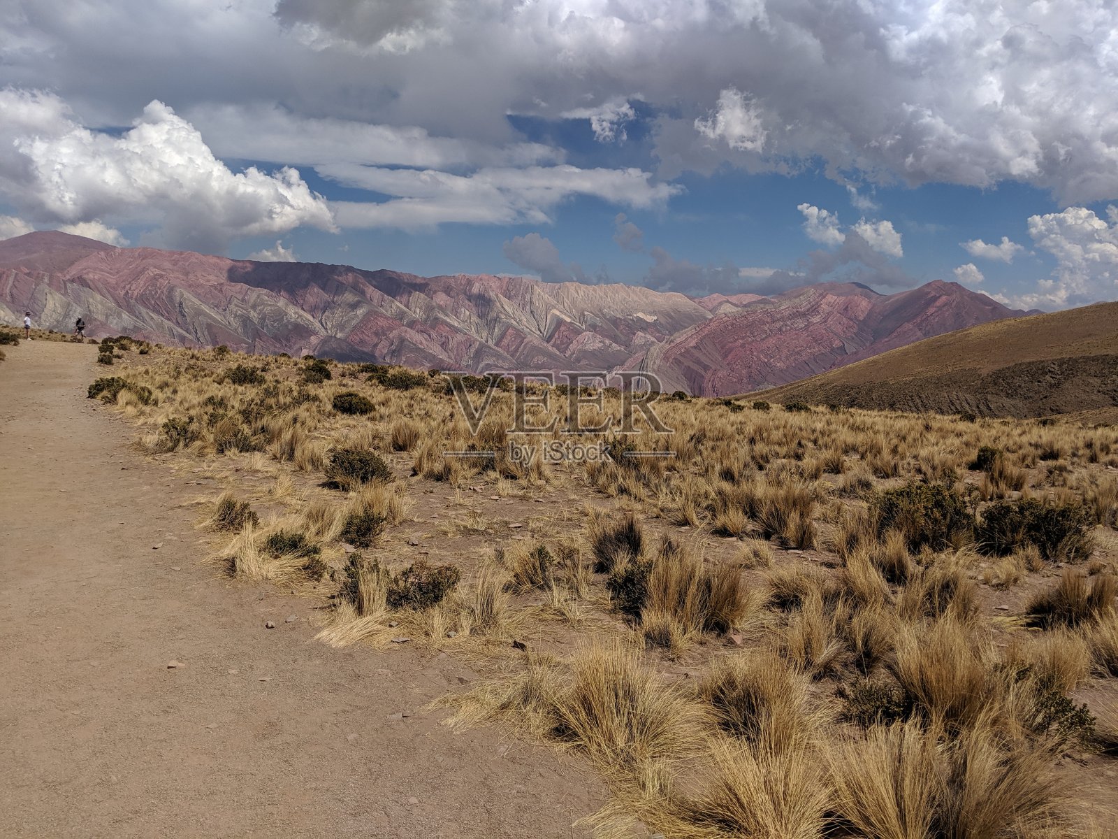 高山连绵，色彩斑斓照片摄影图片