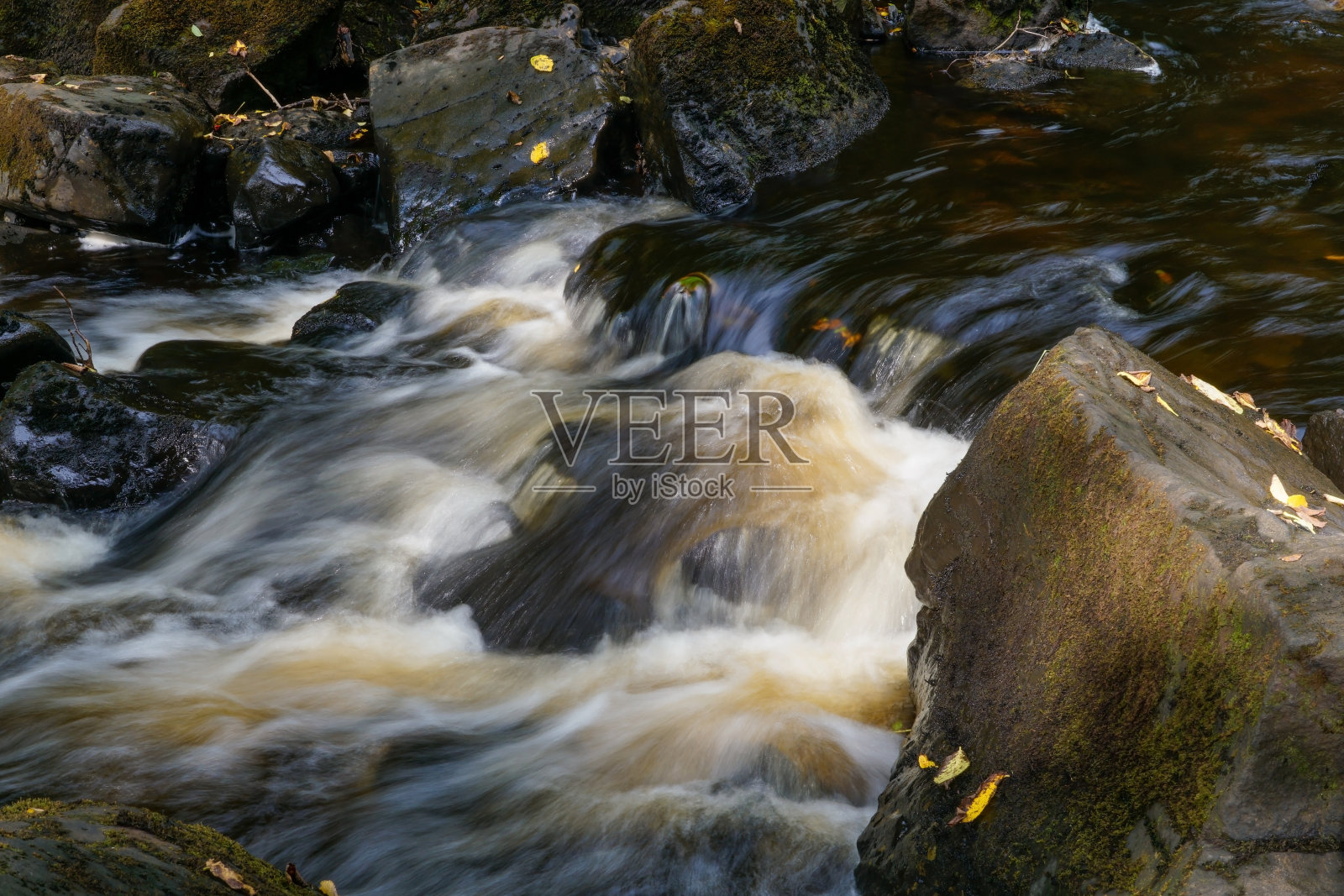 在斯凯岛的拉河长时间暴露照片摄影图片