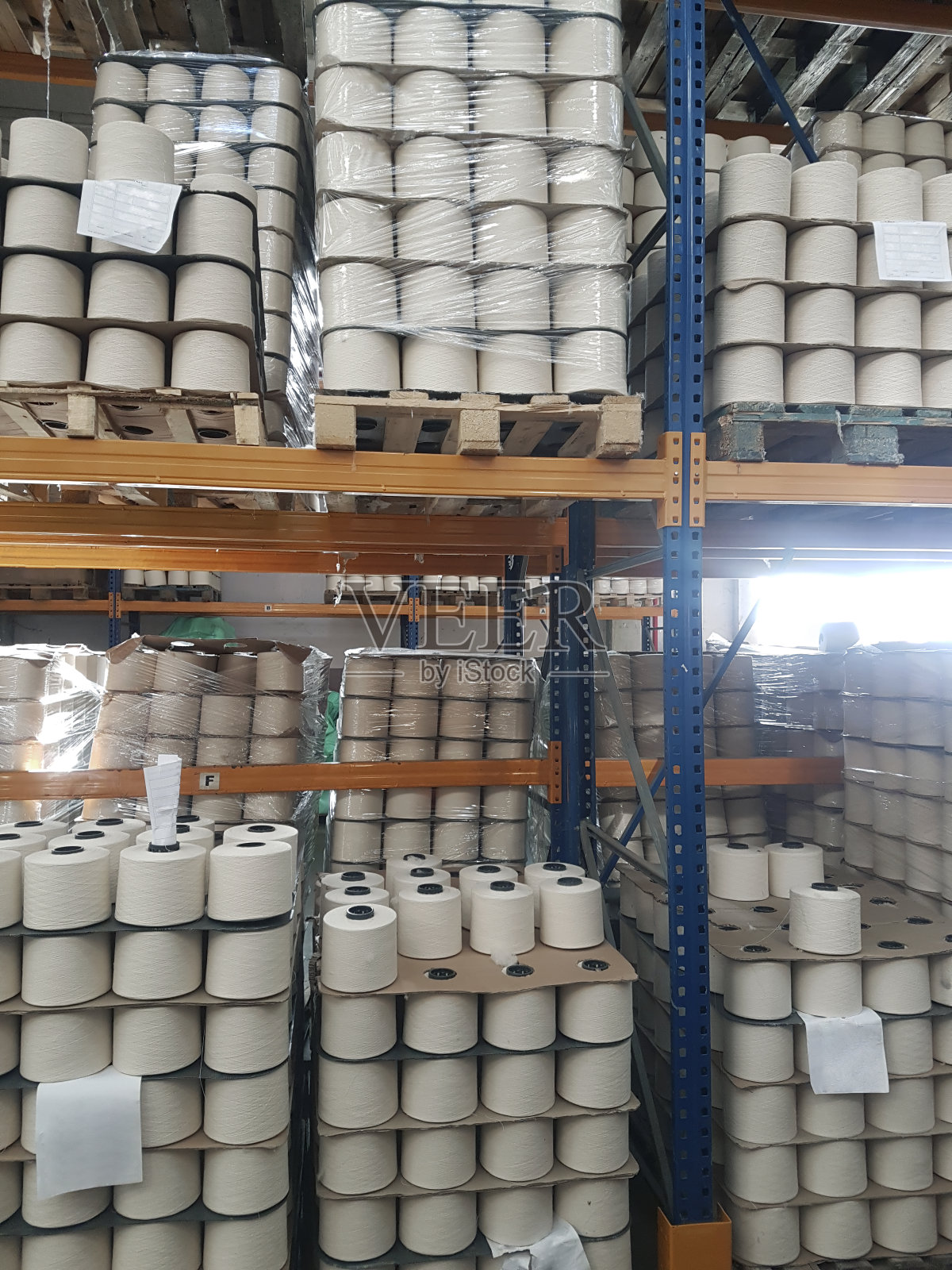 现代，全新的仓库，货物照片摄影图片