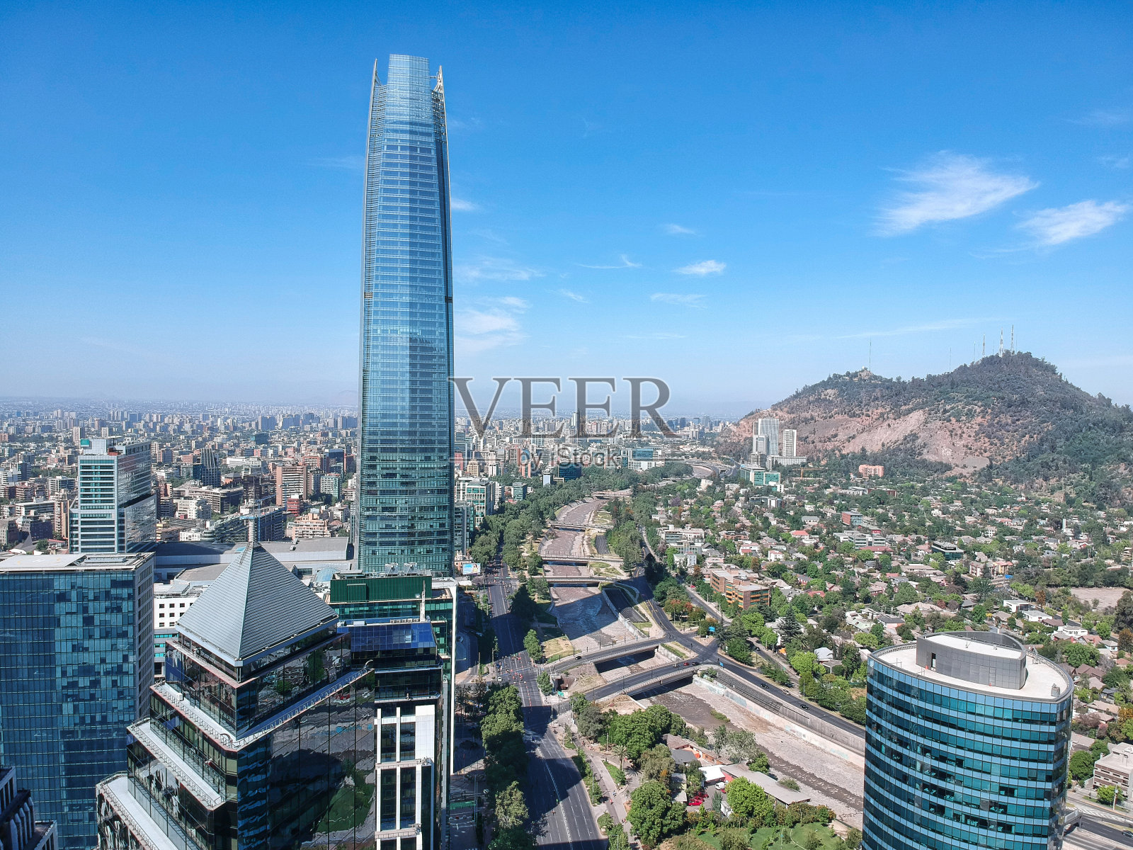 鸟瞰图的圣地亚哥德智利金融区照片摄影图片