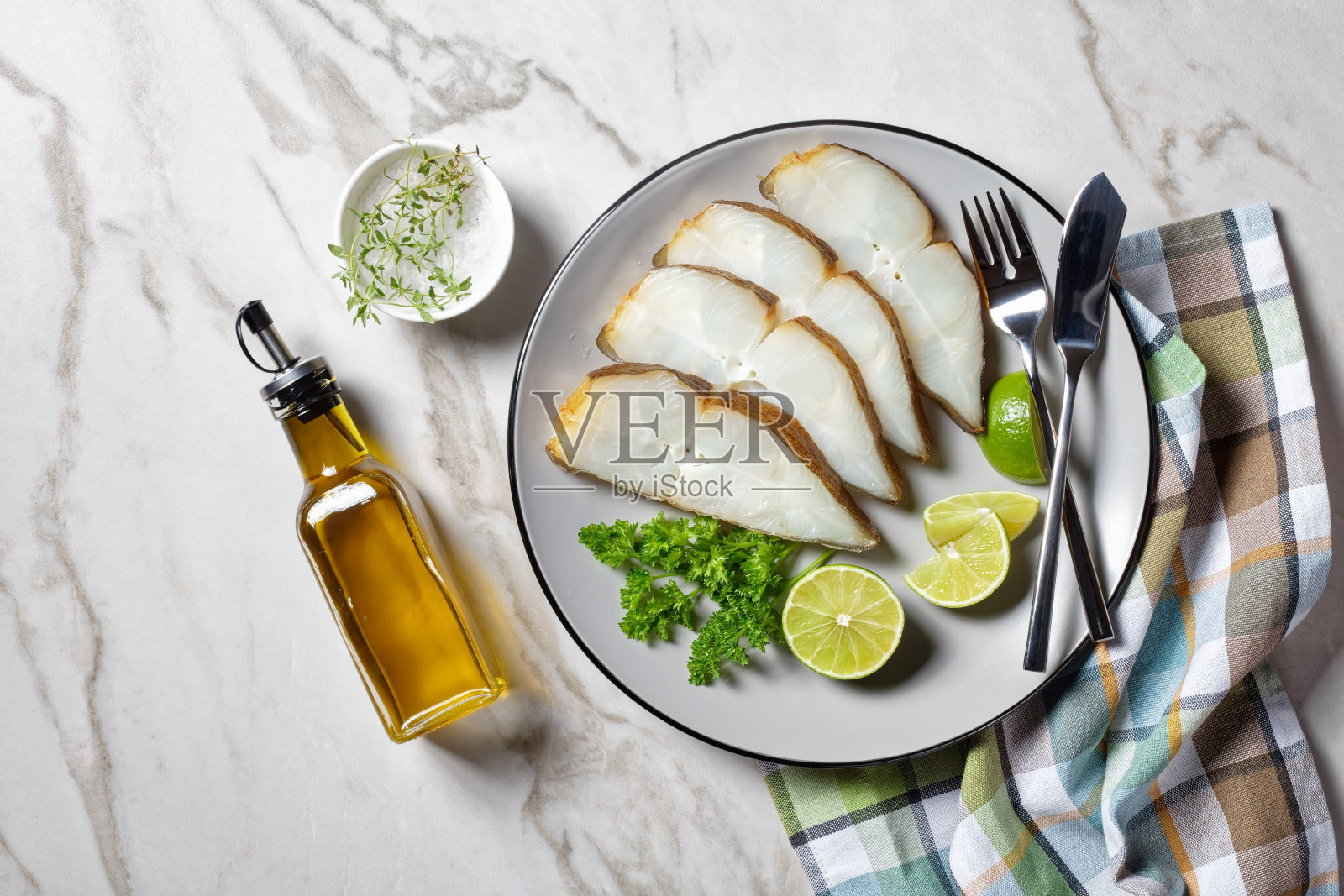 配酸橙的大比目鱼片照片摄影图片