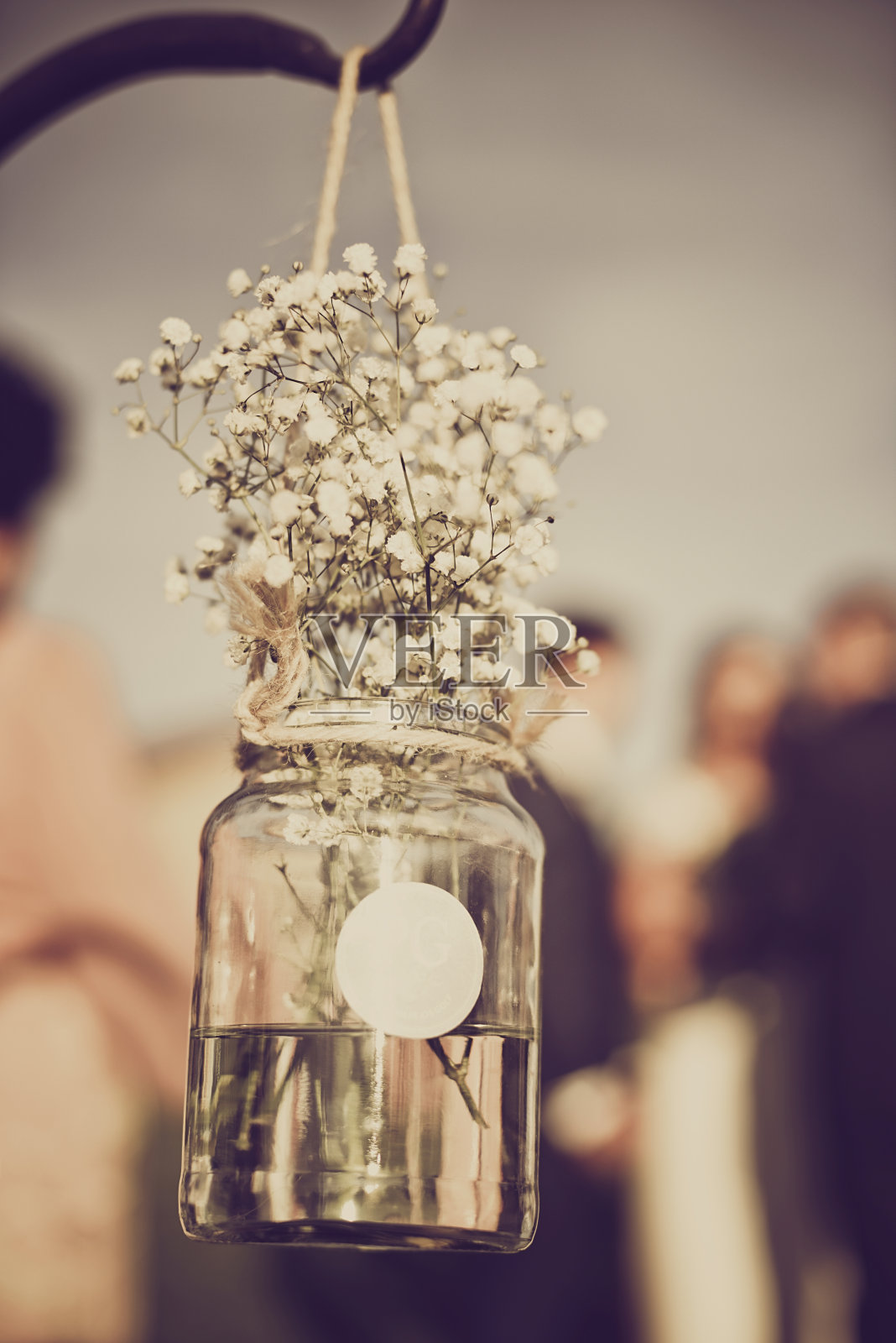 乡村户外婚礼上的复古装饰照片摄影图片