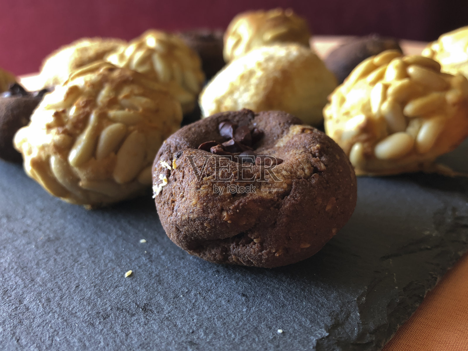 杏仁糖，典型的圣诞糖果照片摄影图片