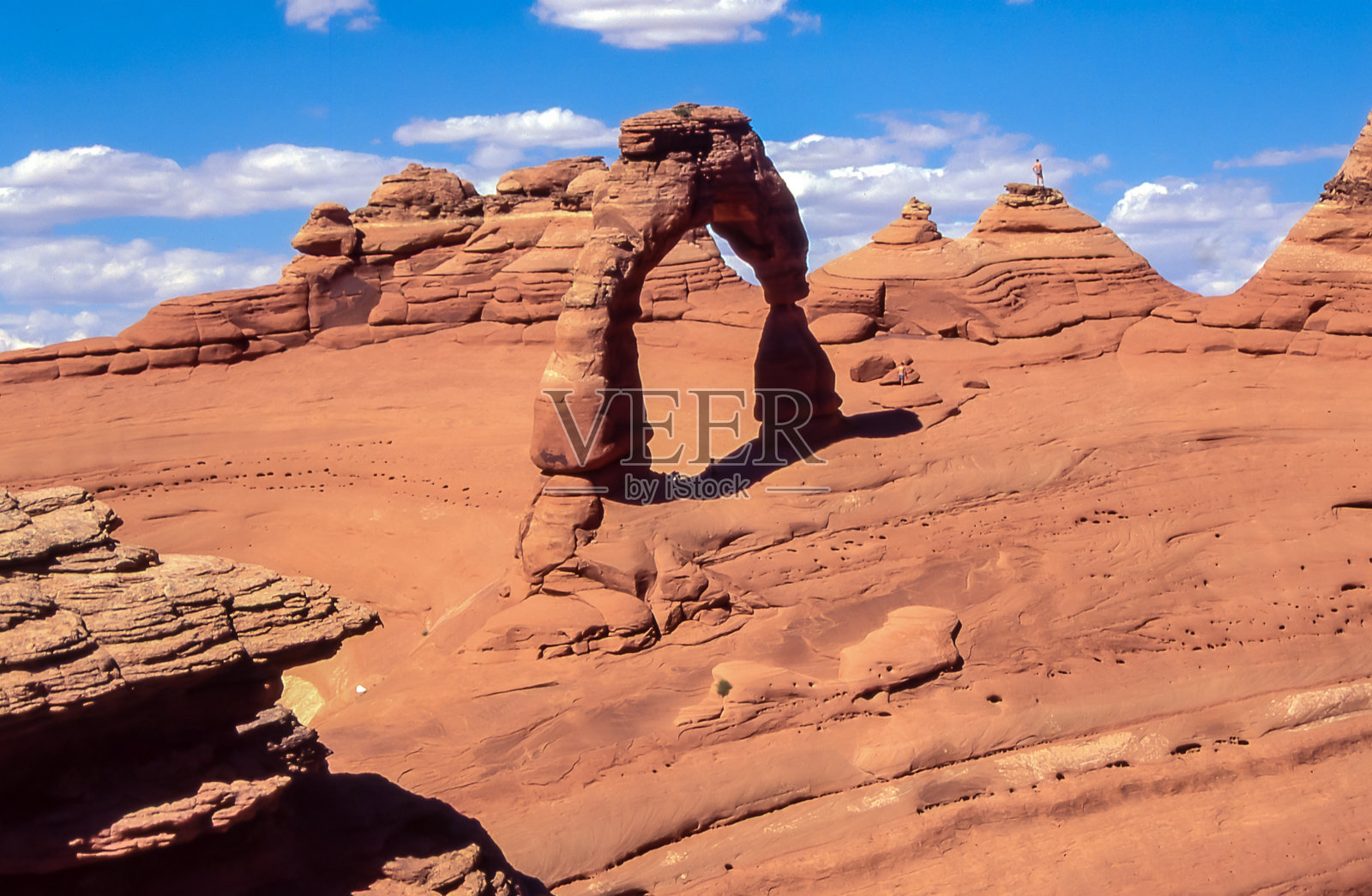 犹他州拱门国家公园的精致拱门。照片摄影图片