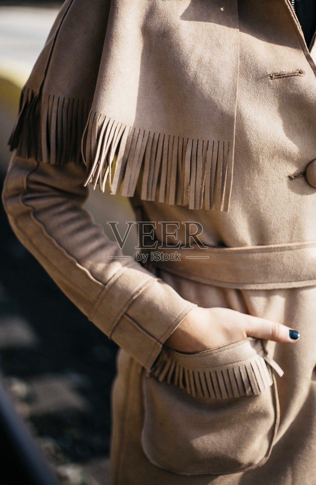 把手伸进口袋照片摄影图片