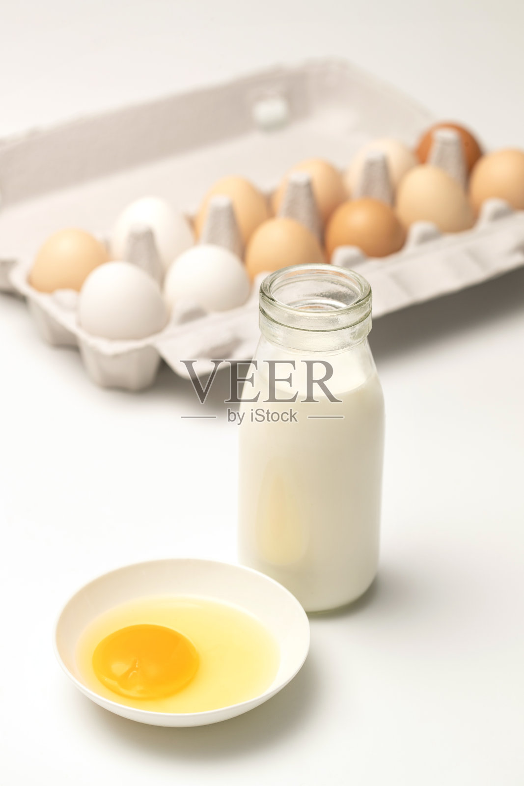 健康成分鸡蛋和牛奶照片摄影图片