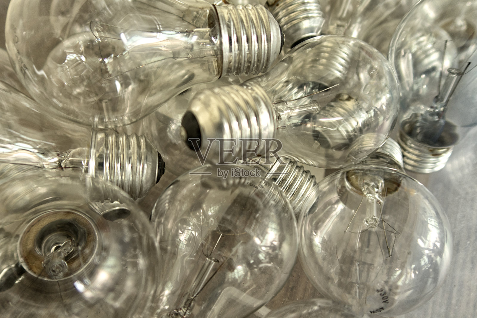 电影行业。音乐会拍摄期间使用的照明设备。照片摄影图片