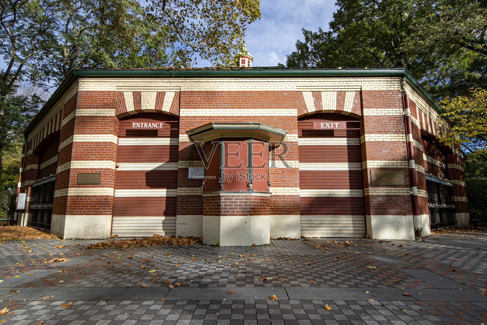 中央公园的旋转木马照片摄影图片