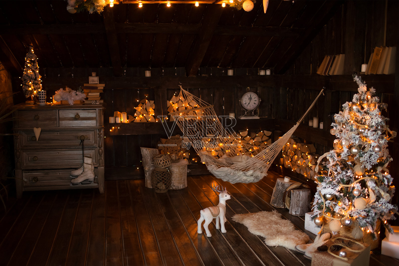 圣诞节和新年的装饰。新年贺卡和圣诞贺卡。新年的装饰照片摄影图片