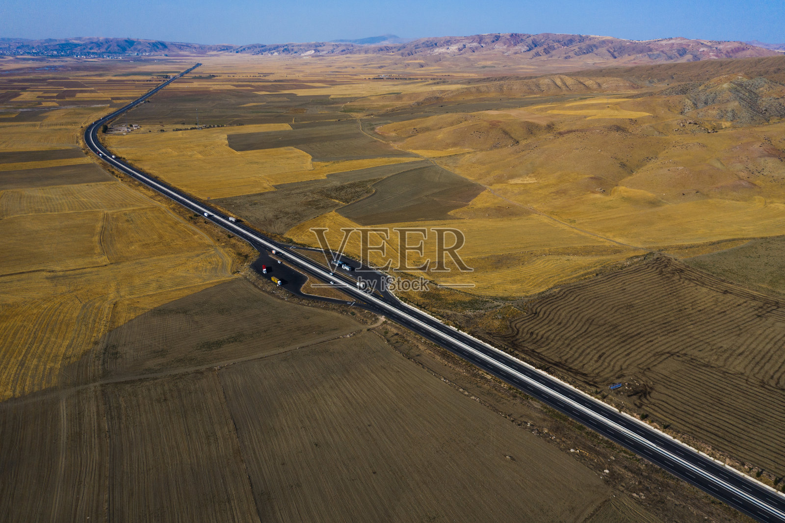 土耳其中部高地附近的高速公路照片摄影图片
