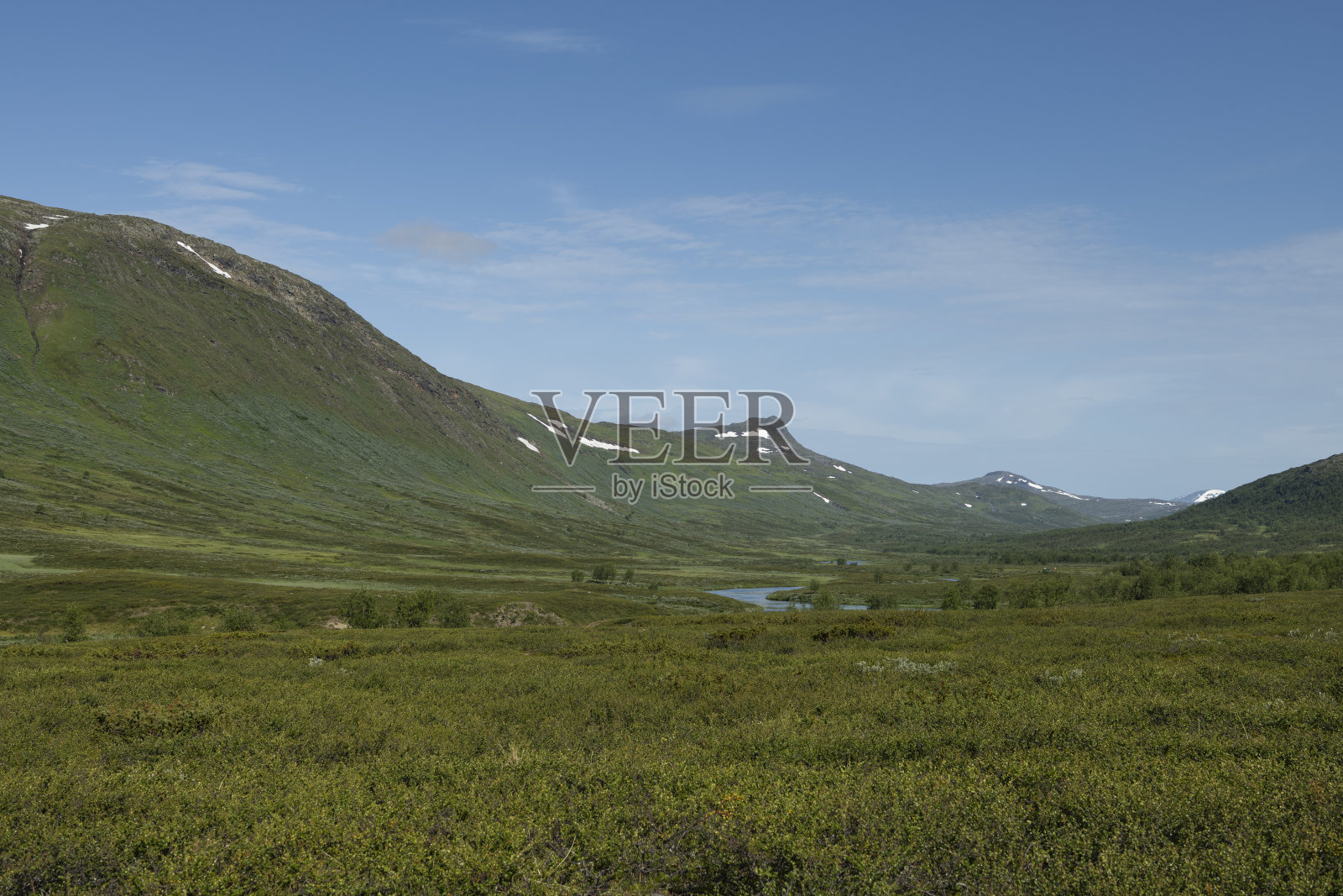 从帕杰兰塔国家公园南边界观看塔拉达伦-塔拉山谷，拉普兰，瑞典照片摄影图片