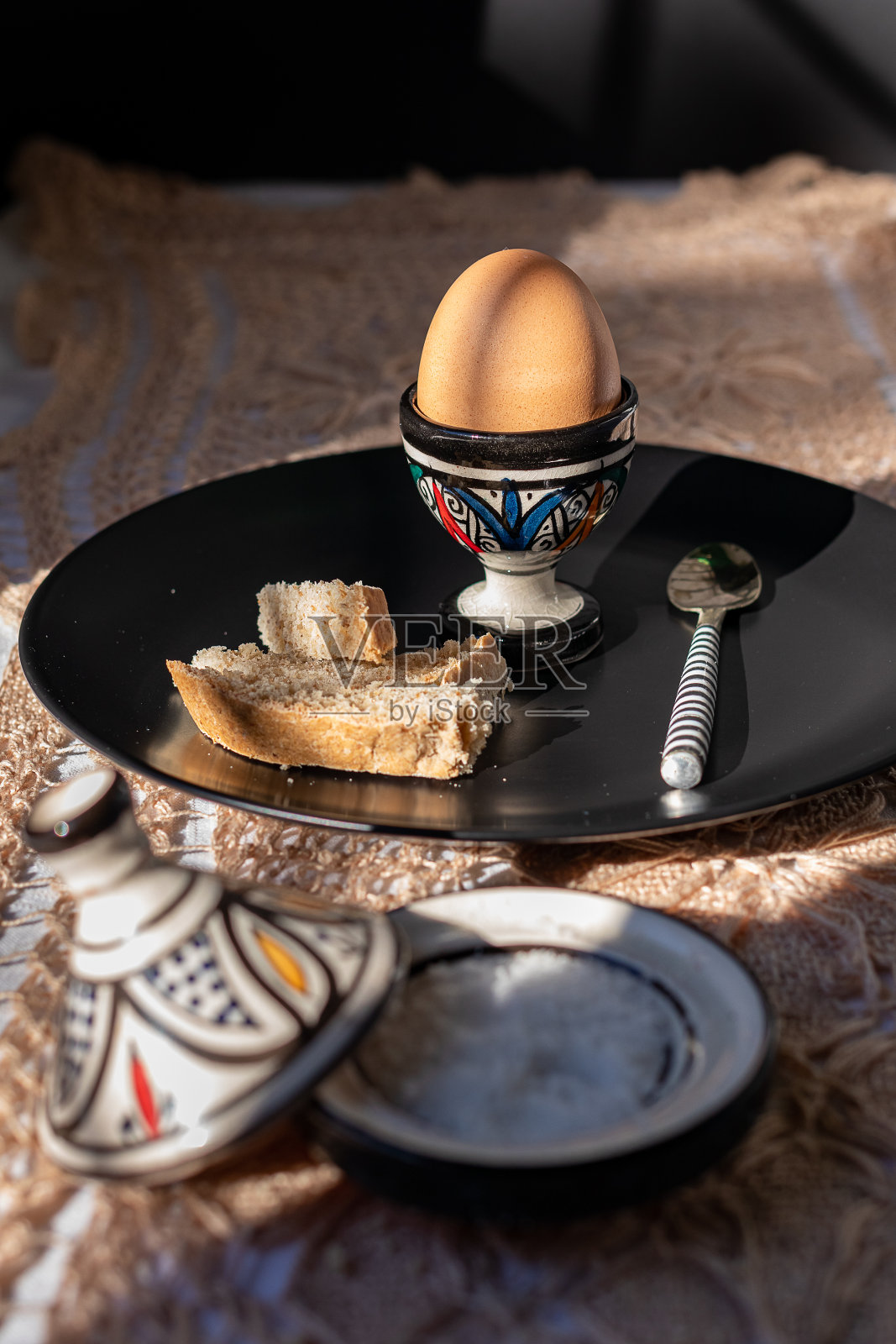 煮鸡蛋和面包照片摄影图片