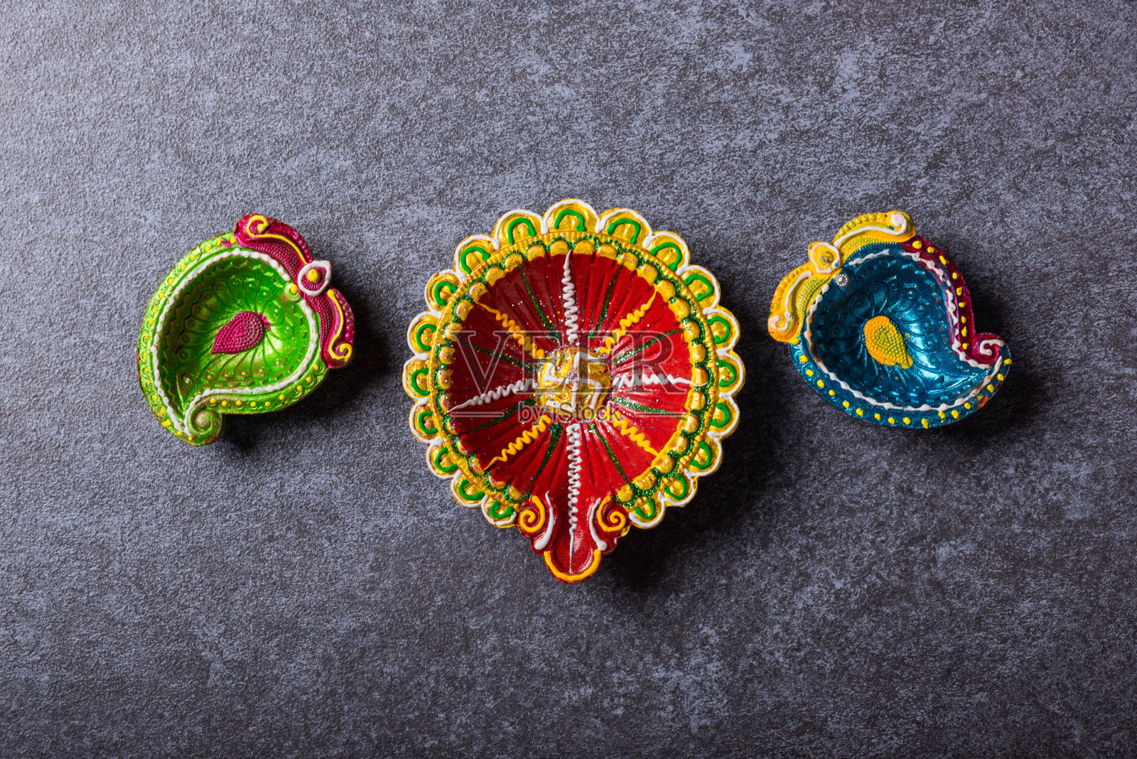 粘土点燃的灯盏或油灯照片摄影图片