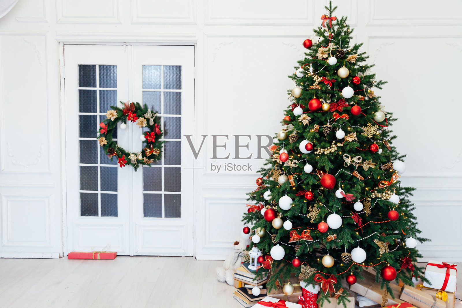 圣诞树与礼物装饰新年室内明信片照片摄影图片