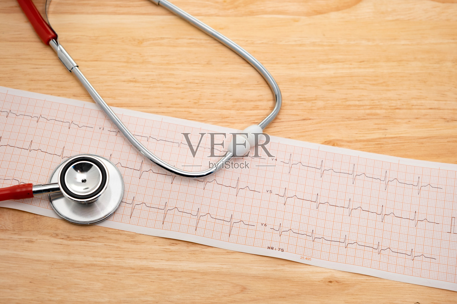 听诊器和心电图照片摄影图片