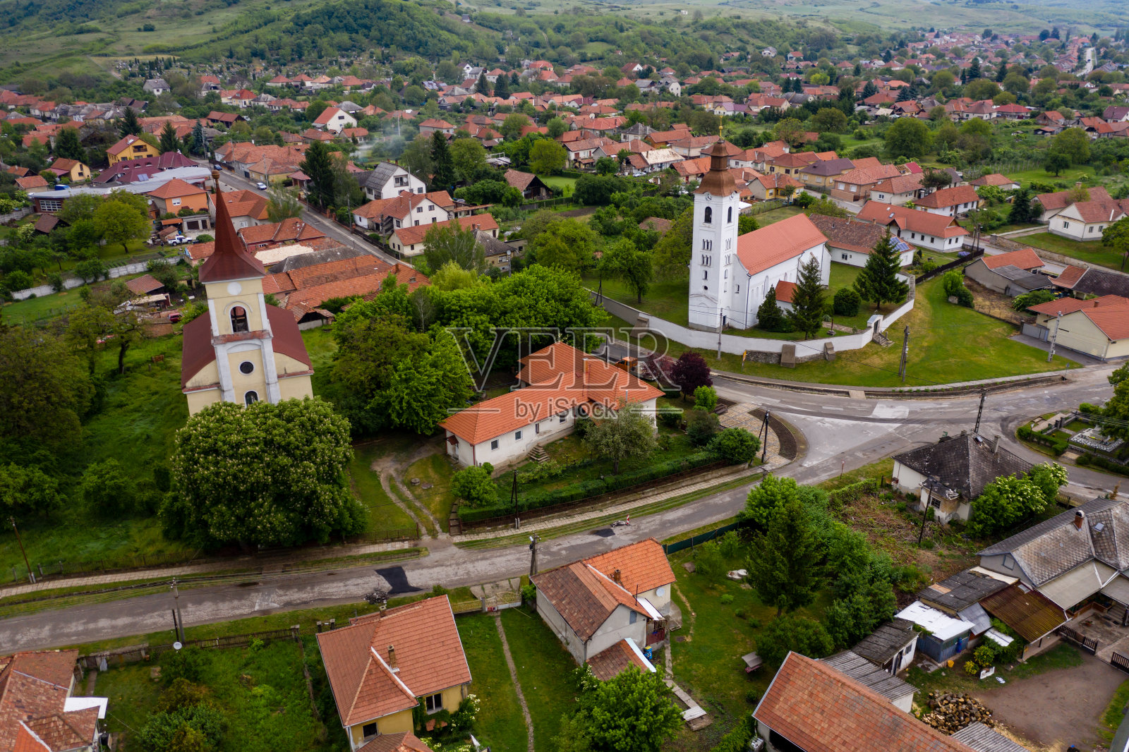 飞越匈牙利的村庄地区照片摄影图片