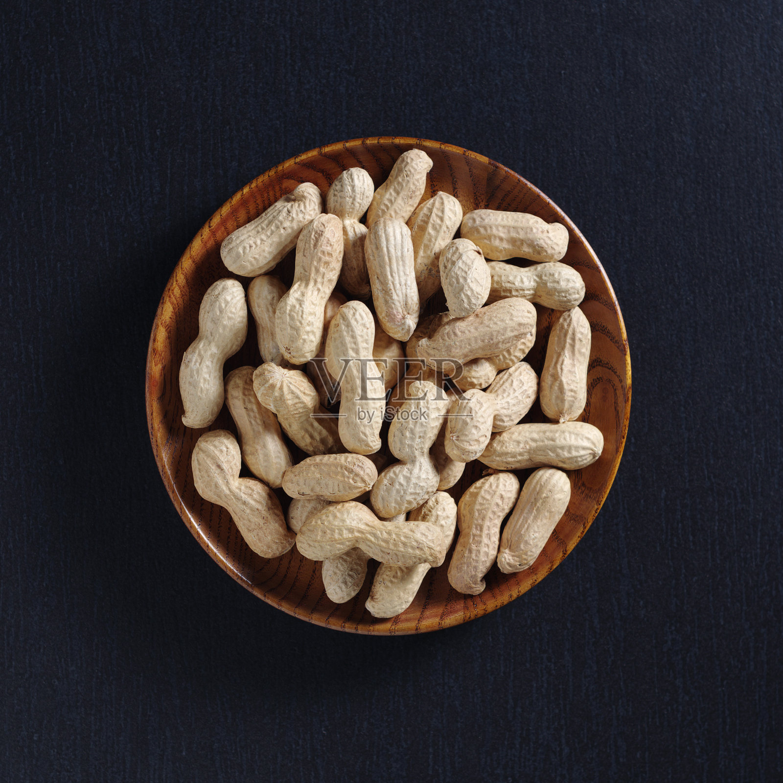 盘子里的花生照片摄影图片