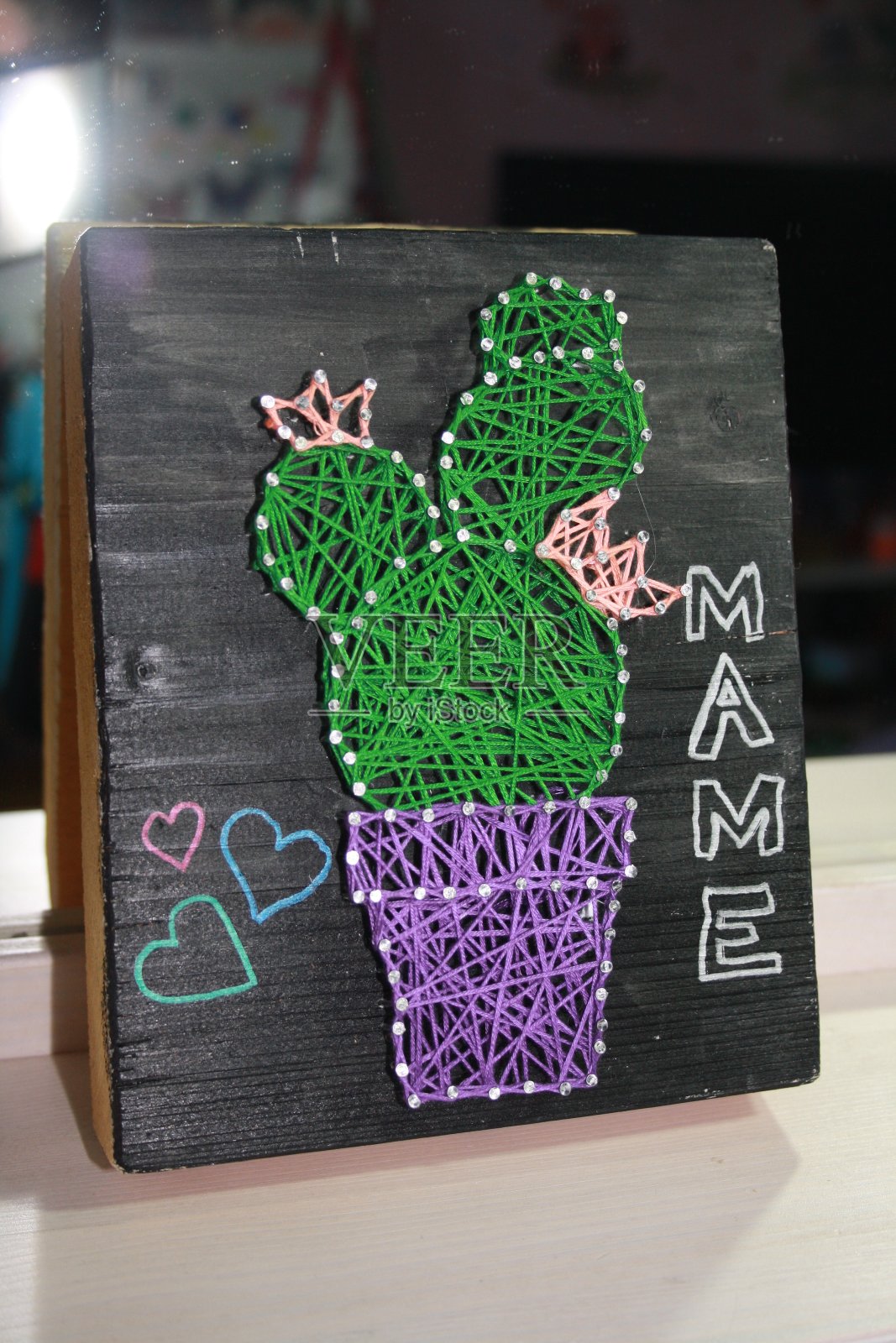 画钉子和线。缝纫刺绣用的线照片摄影图片