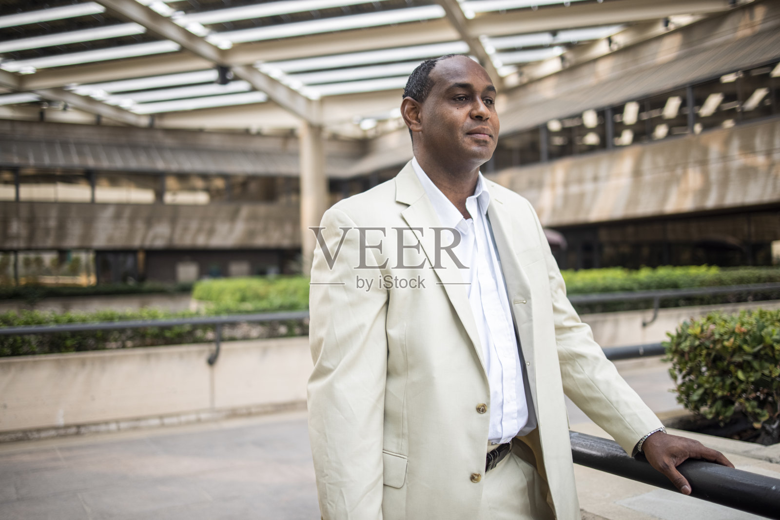 一个黑人商人的肖像照片摄影图片