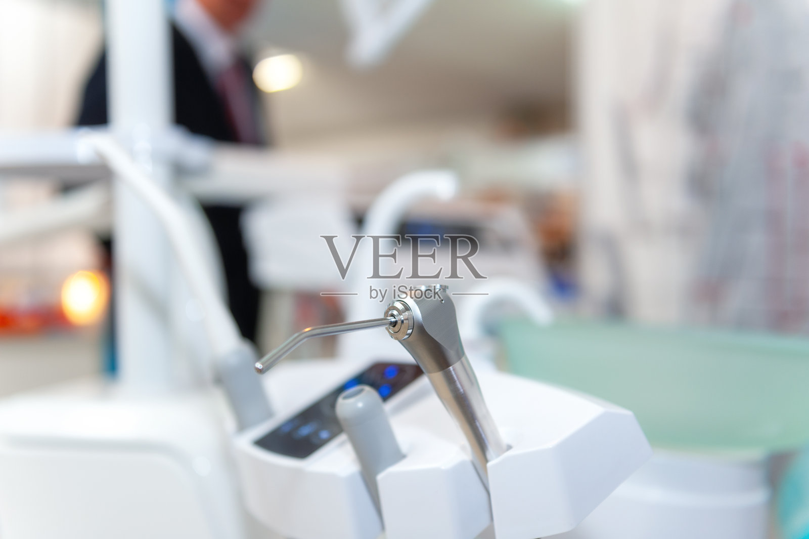 牙科诊所的牙科工具及设备照片摄影图片