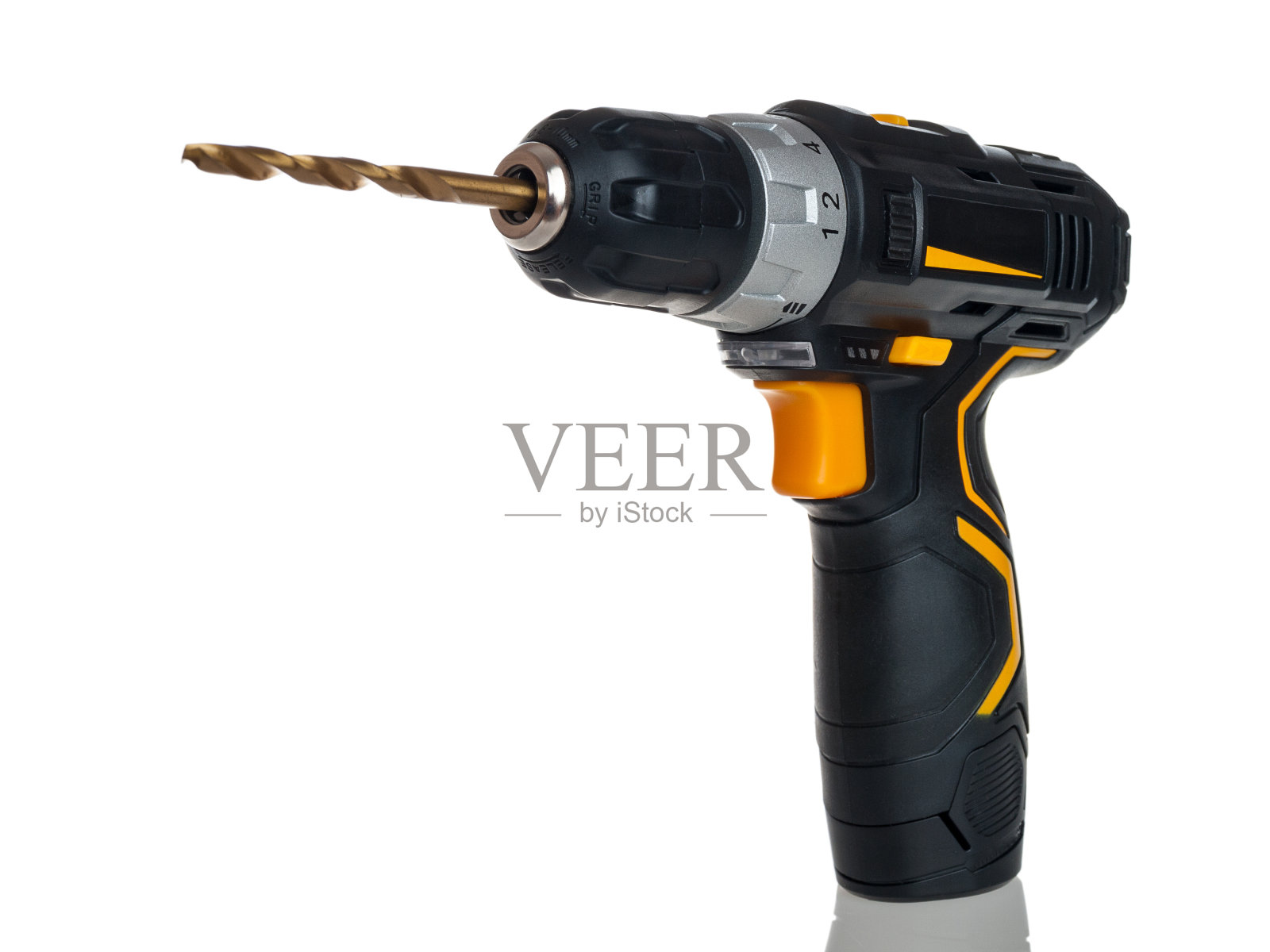 电动无绳螺丝刀钻隔离在白色背景上，专业家用维修工具，手动电动工具，复制空间，模拟，设计照片摄影图片