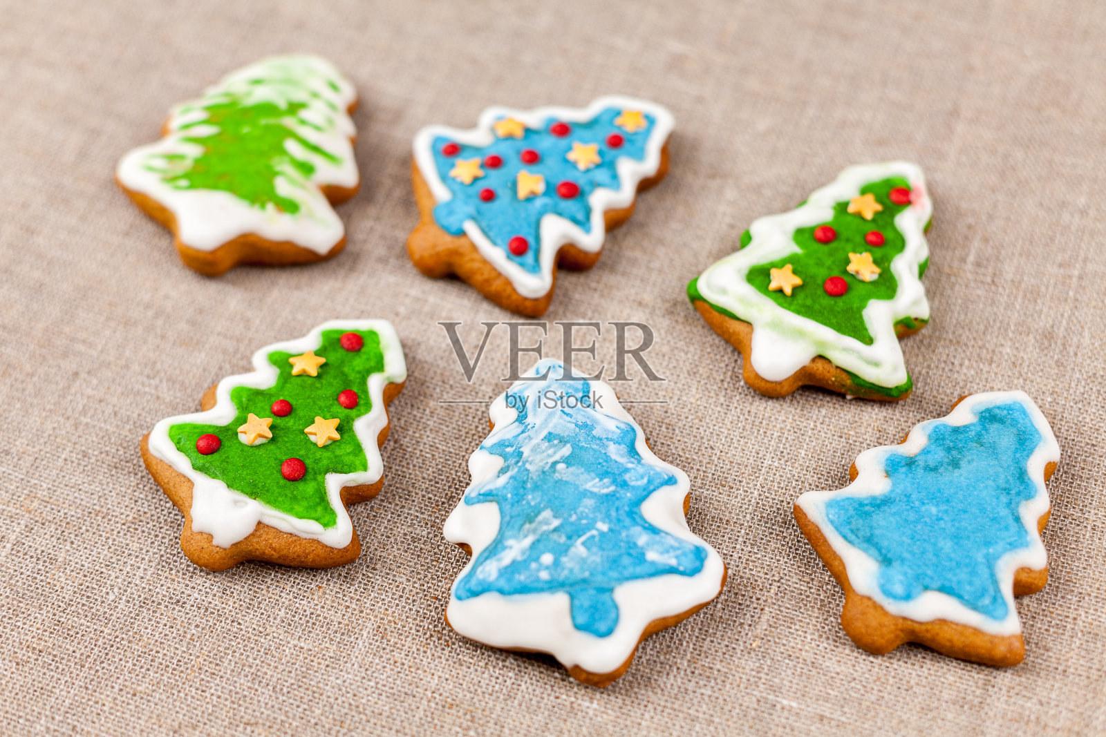 圣诞饼干，圣诞自制蛋糕，圣诞树形状的节日饼干，冬天的风景，准备家庭晚餐，自制照片摄影图片