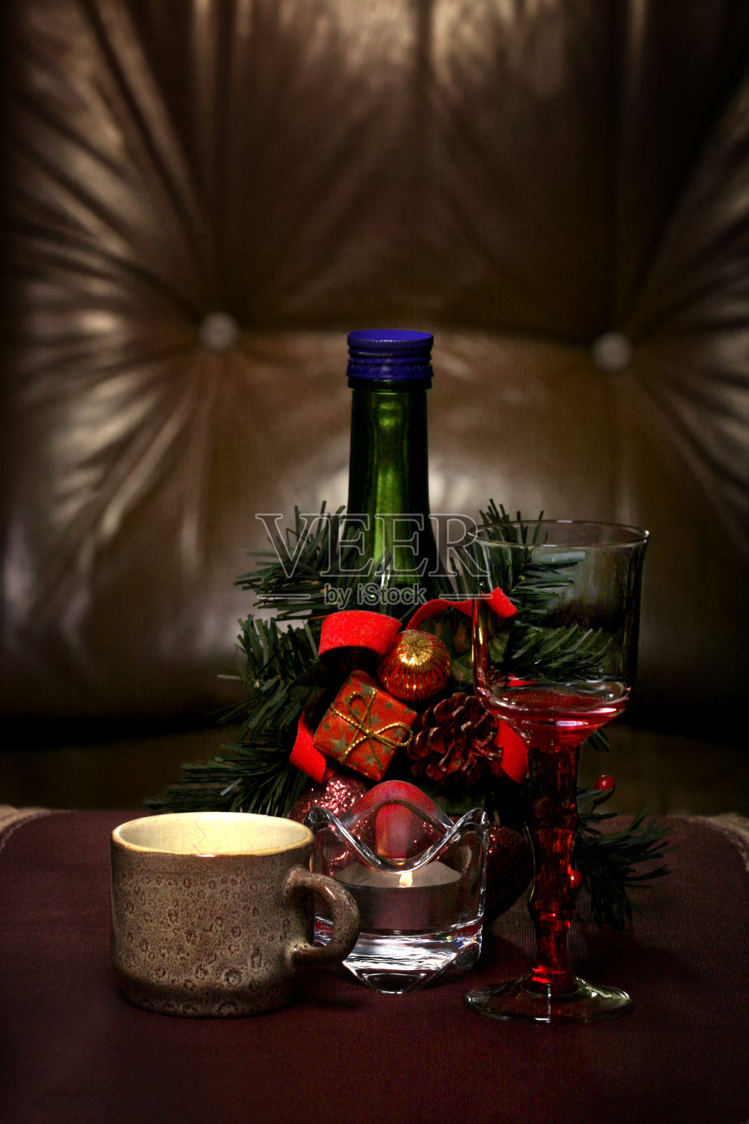 晚上的咖啡和葡萄酒-静物生活照片摄影图片