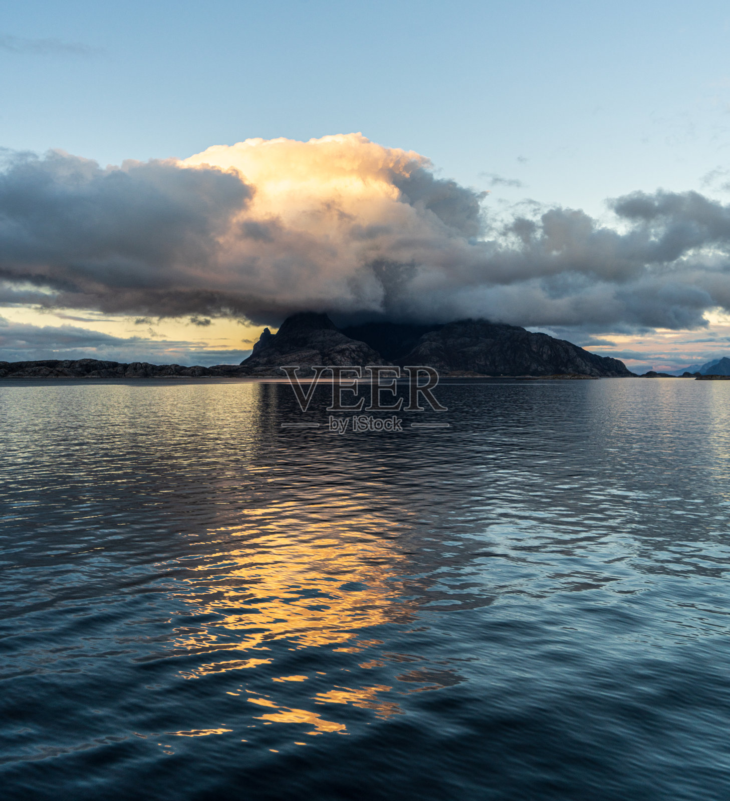 挪威波多市附近的Saltfjorden，照片摄影图片