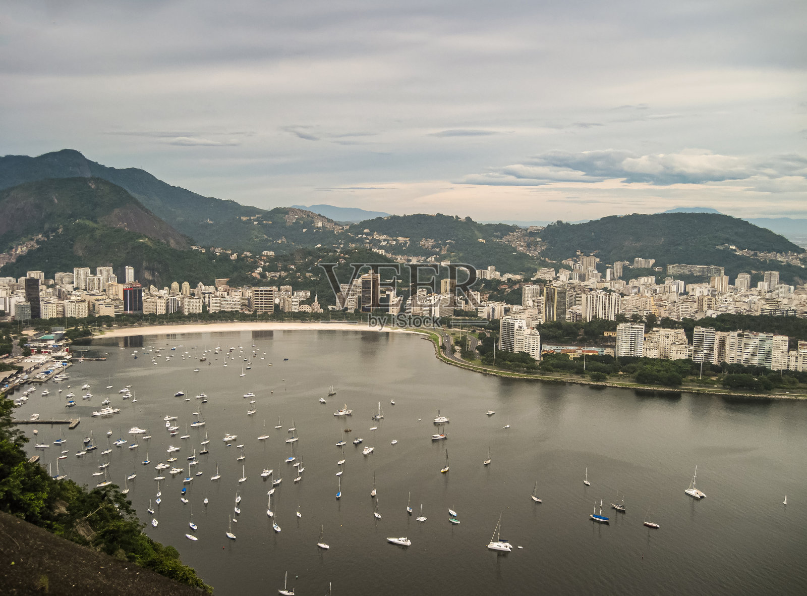 博塔弗戈和弗拉门戈社区的建筑，海滩和游艇港，巴西里约热内卢。照片摄影图片