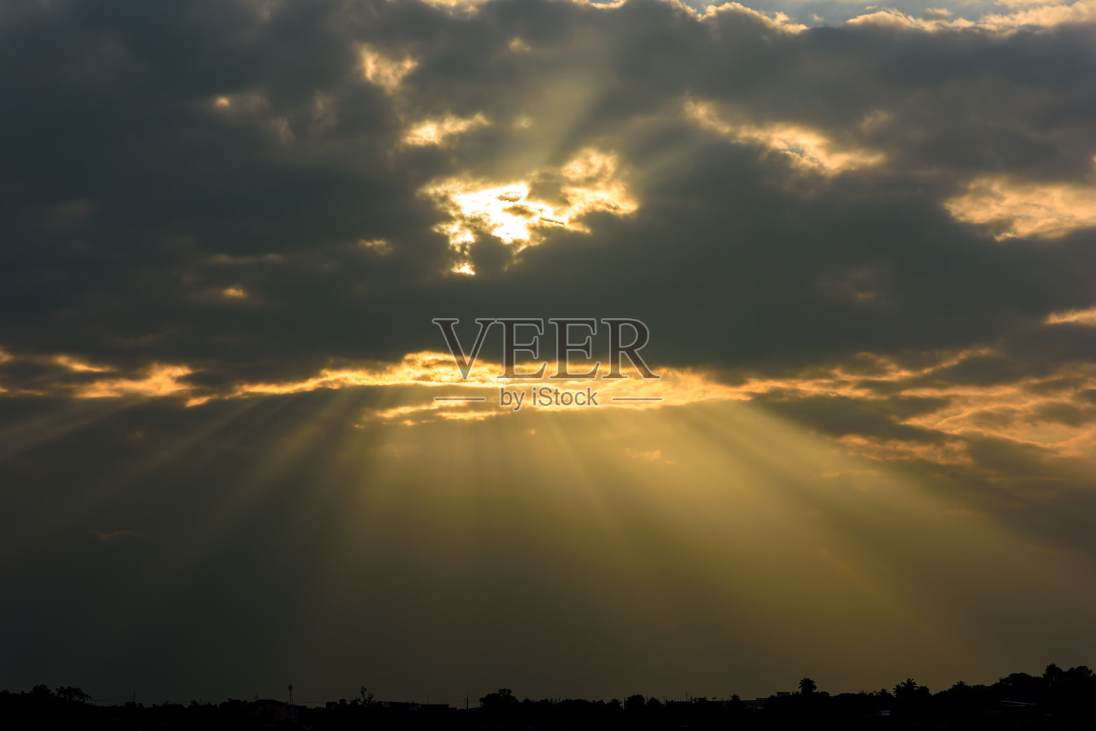 美丽的云彩和日落的天空背景照片摄影图片