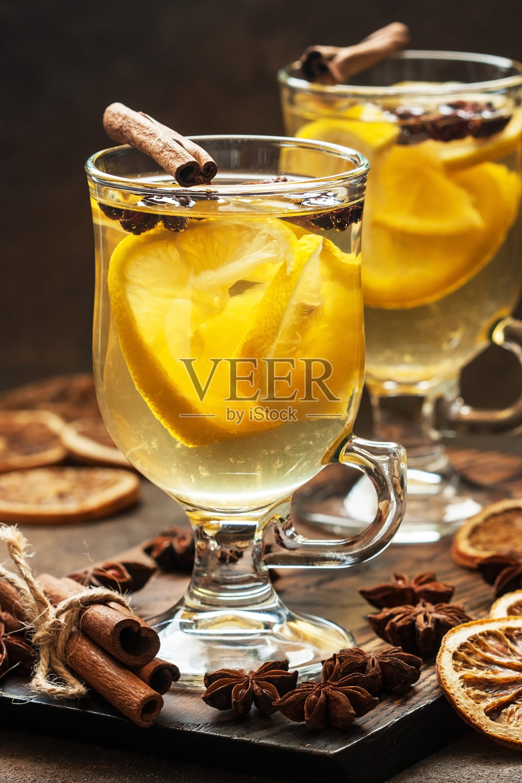 冬季热饮与香料。圣诞节组成照片摄影图片