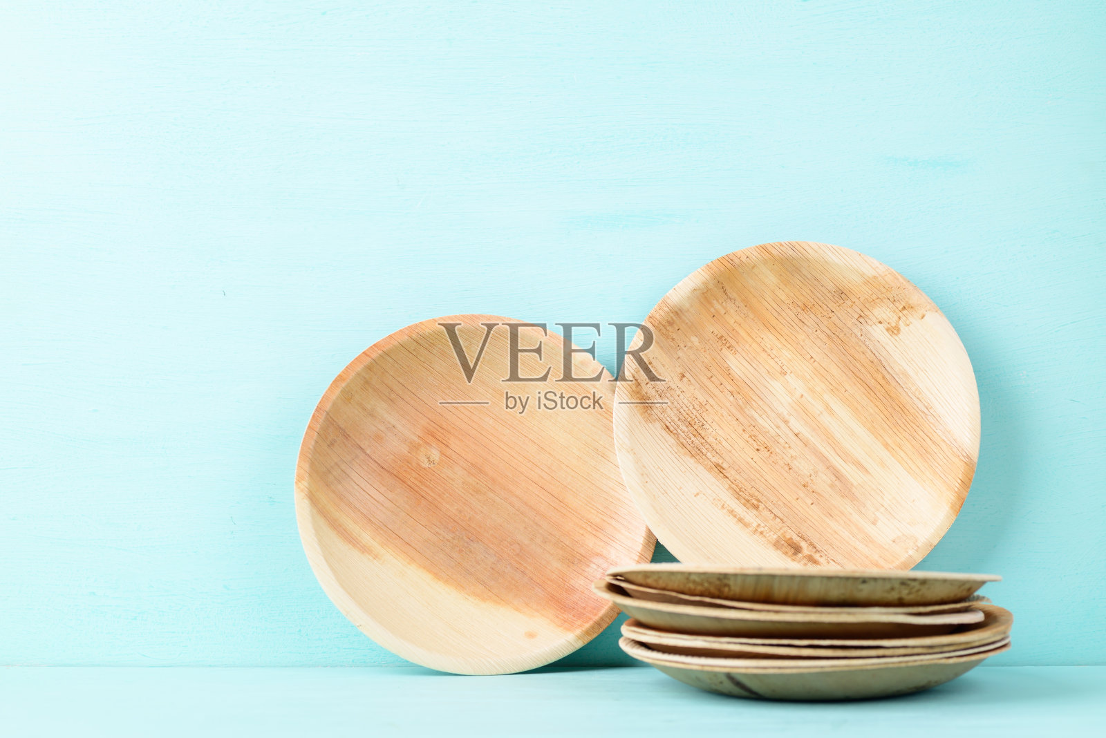 Betal棕叶板(可生物降解、可堆肥、一次性或环保板)照片摄影图片