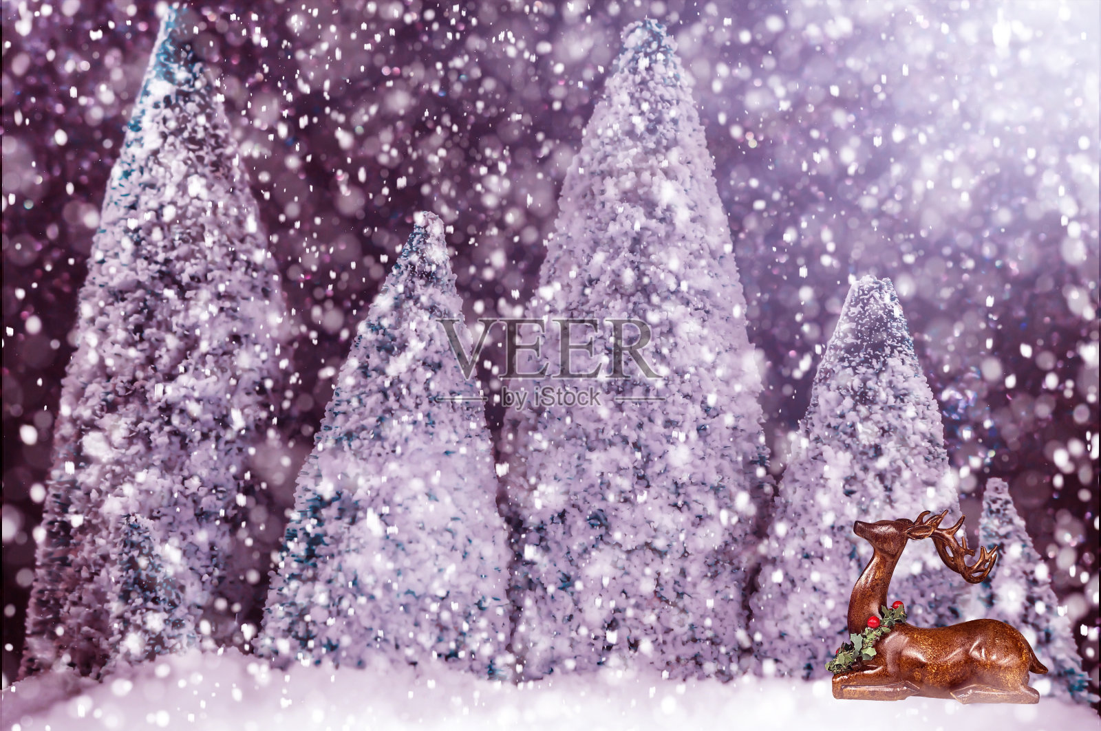 雪地里的驯鹿插画图片素材