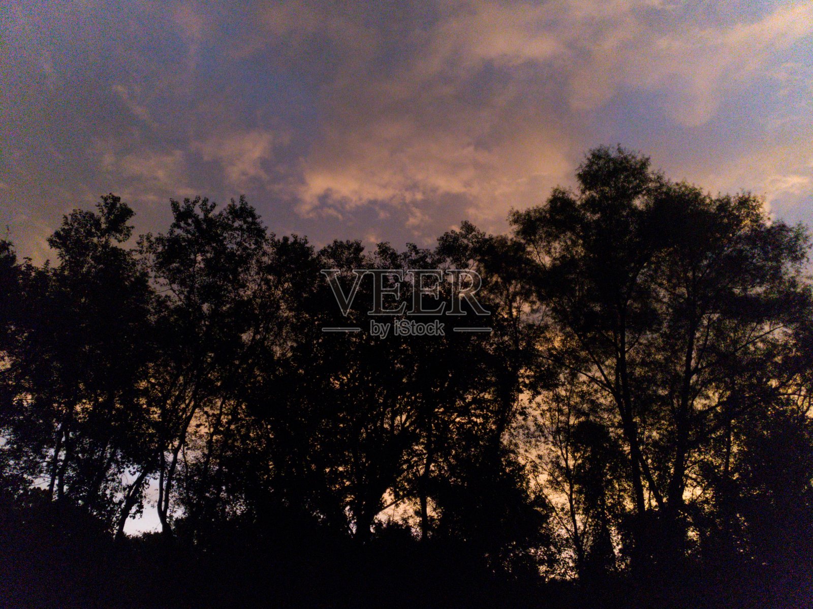 鹅卵石公园沿着湖散步照片摄影图片