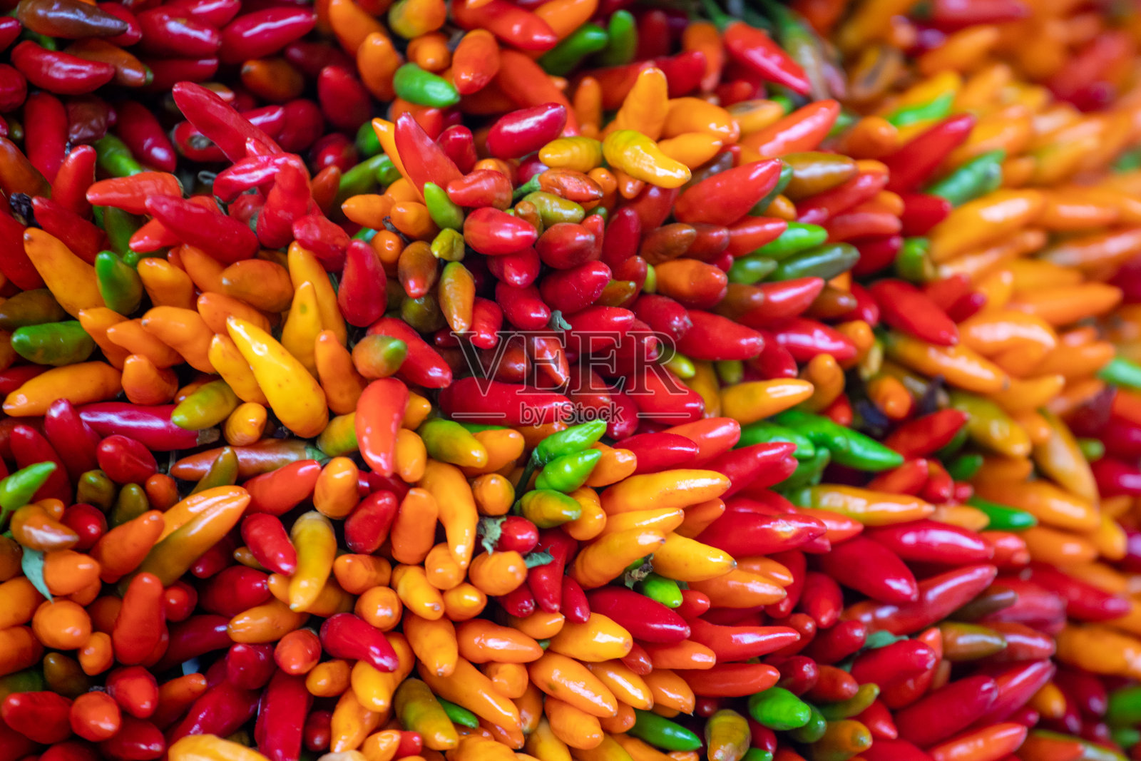 鲜黄和鲜红的辣椒照片摄影图片